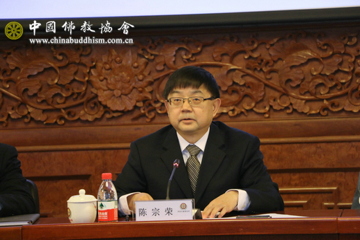 3 中华宗教文化交流协会副会长陈宗荣在发布会上介绍本届论坛的背景、意义等有关情况